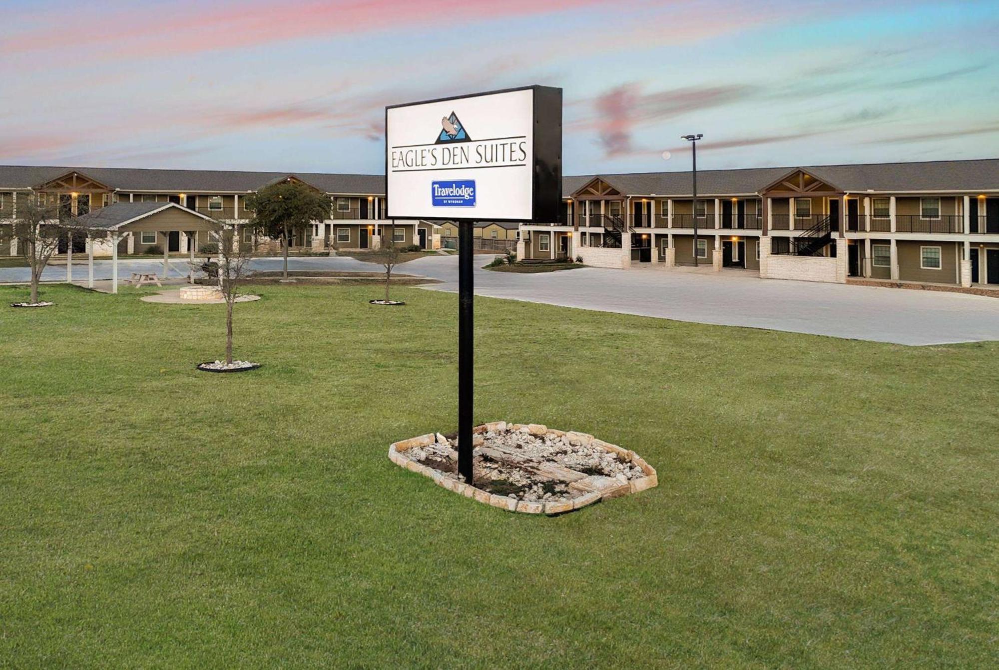 Eagle'S Den Suites Cotulla A Travelodge By Wyndham Dış mekan fotoğraf